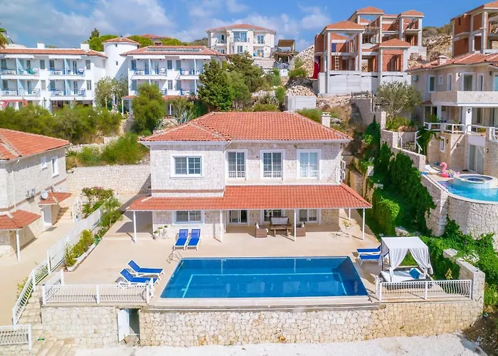 La Kumsal Denize Sifir Ve Oezel Havuzlu 호텔 4*