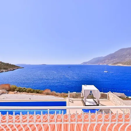 La Kumsal Denize Sifir Ve Oezel Havuzlu