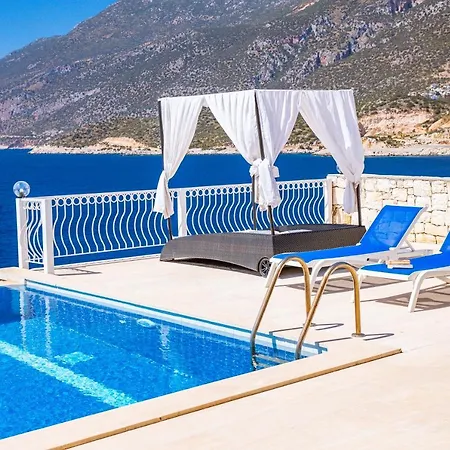 La Kumsal Denize Sifir Ve Oezel Havuzlu Kaş