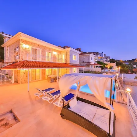 La Kumsal Denize Sifir Ve Oezel Havuzlu