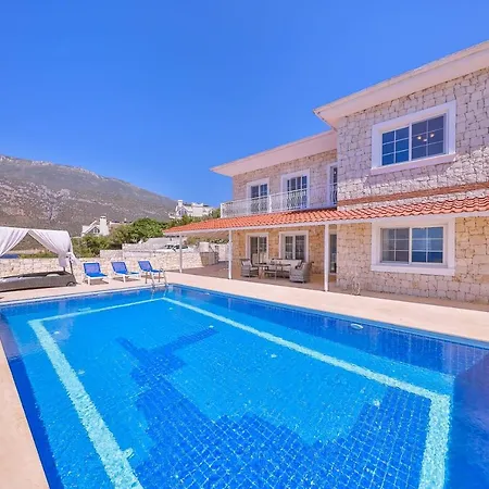 La Kumsal Denize Sifir Ve Oezel Havuzlu Hotel 4*