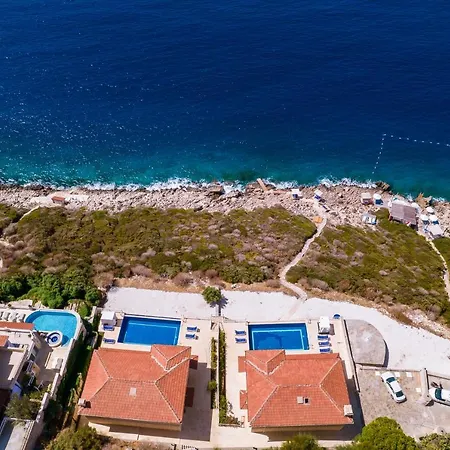 La Kumsal Denize Sifir Ve Ozel Havuzlu Dubleks Villa