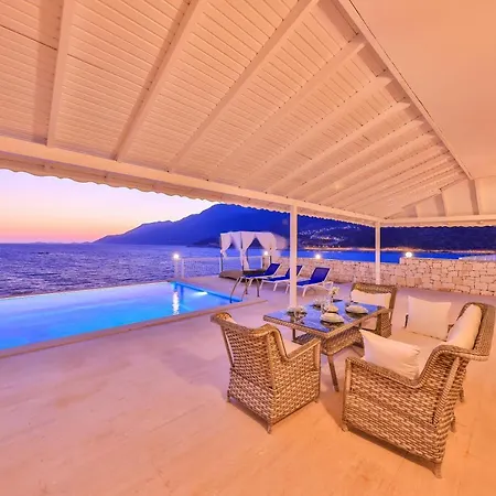 Villa La Kumsal Denize Sifir Ve Ozel Havuzlu Dubleks Kas