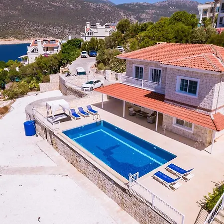 La Kumsal Denize Sifir Ve Oezel Havuzlu Hotel 4*