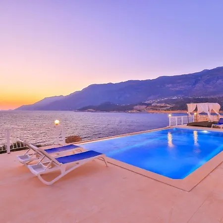 La Kumsal Denize Sifir Ve Oezel Havuzlu Hotel Kaş