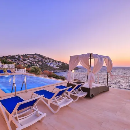 La Kumsal Denize Sifir Ve Oezel Havuzlu Hotel Kaş