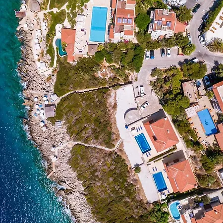 La Kumsal Denize Sifir Ve Oezel Havuzlu Hotel