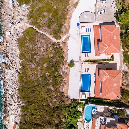 Hotel La Kumsal Denize Sifir Ve Oezel Havuzlu 4*