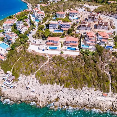 La Kumsal Denize Sifir Ve Ozel Havuzlu Dubleks Kas