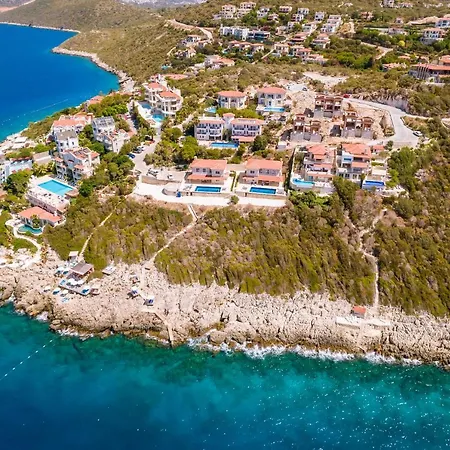 La Kumsal Denize Sifir Ve Oezel Havuzlu Hotel 4*