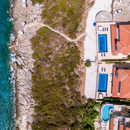 La Kumsal Denize Sifir Ve Ozel Havuzlu Dubleks Villa Kas