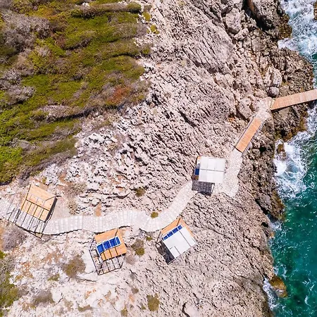 La Kumsal Denize Sifir Ve Oezel Havuzlu Hotel 4*