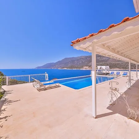 La Kumsal Denize Sifir Ve Oezel Havuzlu 4* Kaş