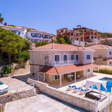 La Kumsal Denize Sifir Ve Oezel Havuzlu 4* Kaş