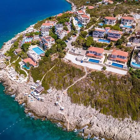 La Kumsal Denize Sifir Ve Oezel Havuzlu 4* Kaş