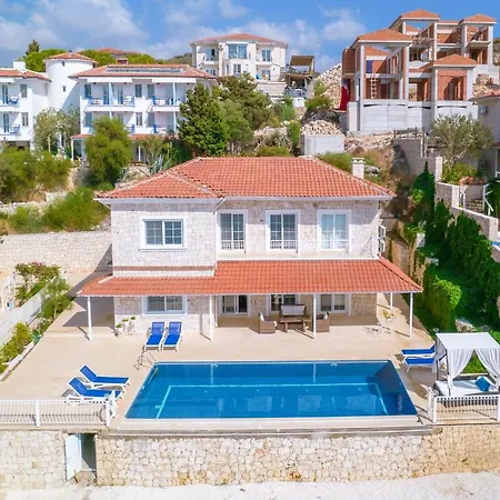 La Kumsal Denize Sifir Ve Oezel Havuzlu Hotel 4*