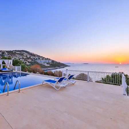 La Kumsal Denize Sifir Ve Oezel Havuzlu Hotel 4*