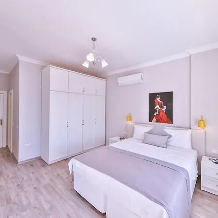 La Kumsal Denize Sifir Ve Oezel Havuzlu Hotel Kaş