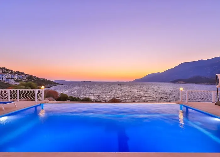 La Kumsal Denize Sifir Ve Oezel Havuzlu 4* カシュ