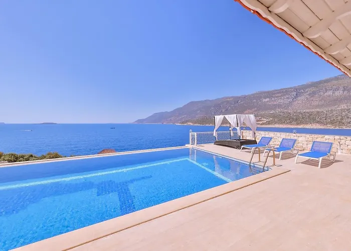 La Kumsal Denize Sifir Ve Oezel Havuzlu 4*