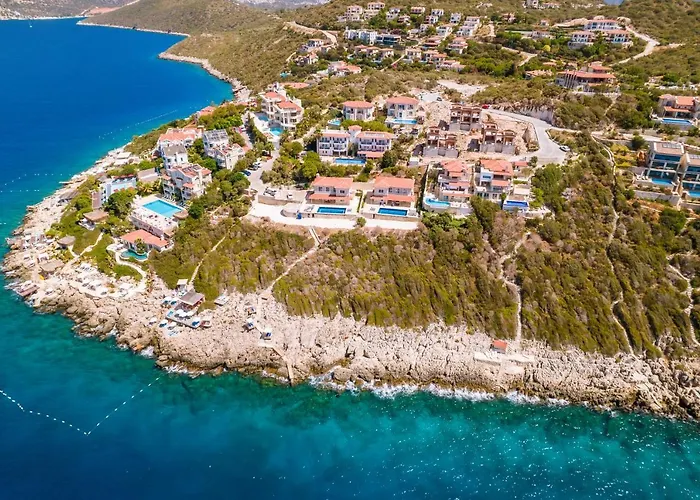 La Kumsal Denize Sifir Ve Oezel Havuzlu ホテル 4*