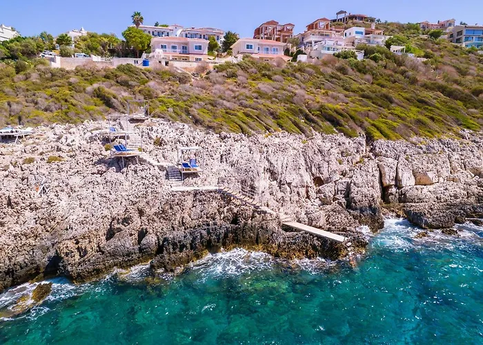 La Kumsal Denize Sifir Ve Oezel Havuzlu ホテル