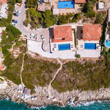 La Kumsal Denize Sifir Ve Oezel Havuzlu Hotel
